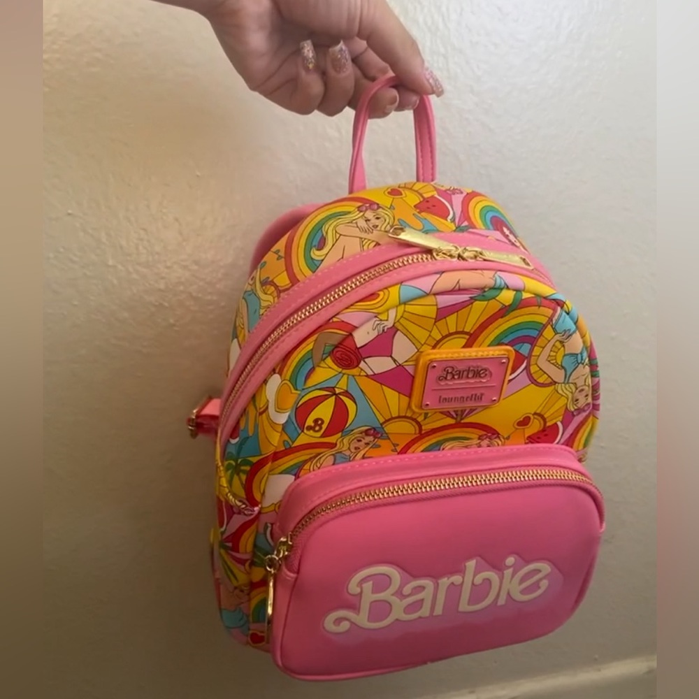 LOUNGEFLY X BARBIE fun in the sun / summer backpack - Picture 2 of 2